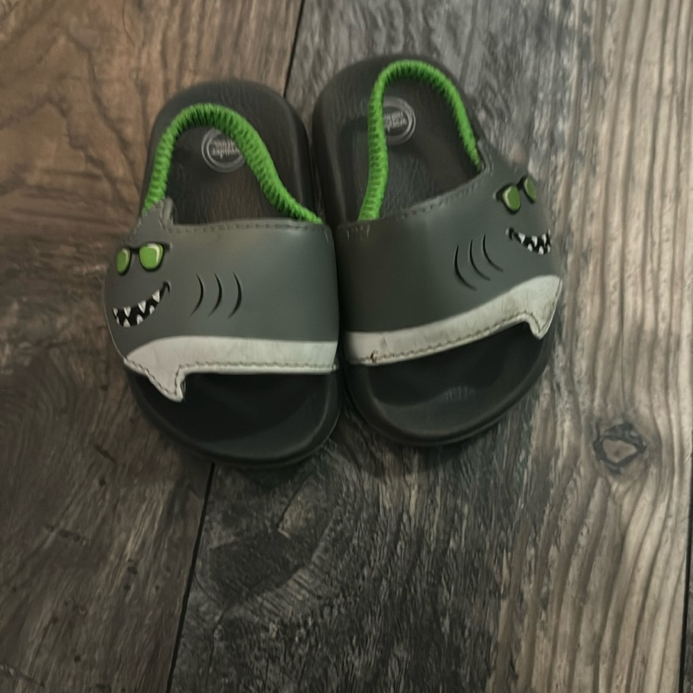 Toddler size 4 sandals
